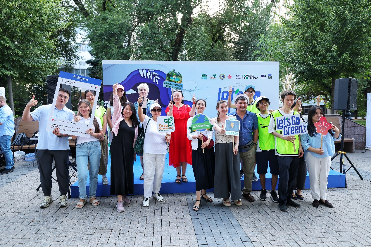 綠色點亮阿拉木圖 宇通攜手中國駐阿拉木圖總領(lǐng)事館共啟低碳出行新篇章 綠色點亮阿拉木圖 宇通攜手中國駐阿拉木圖總領(lǐng)事館共啟低碳出行新篇章