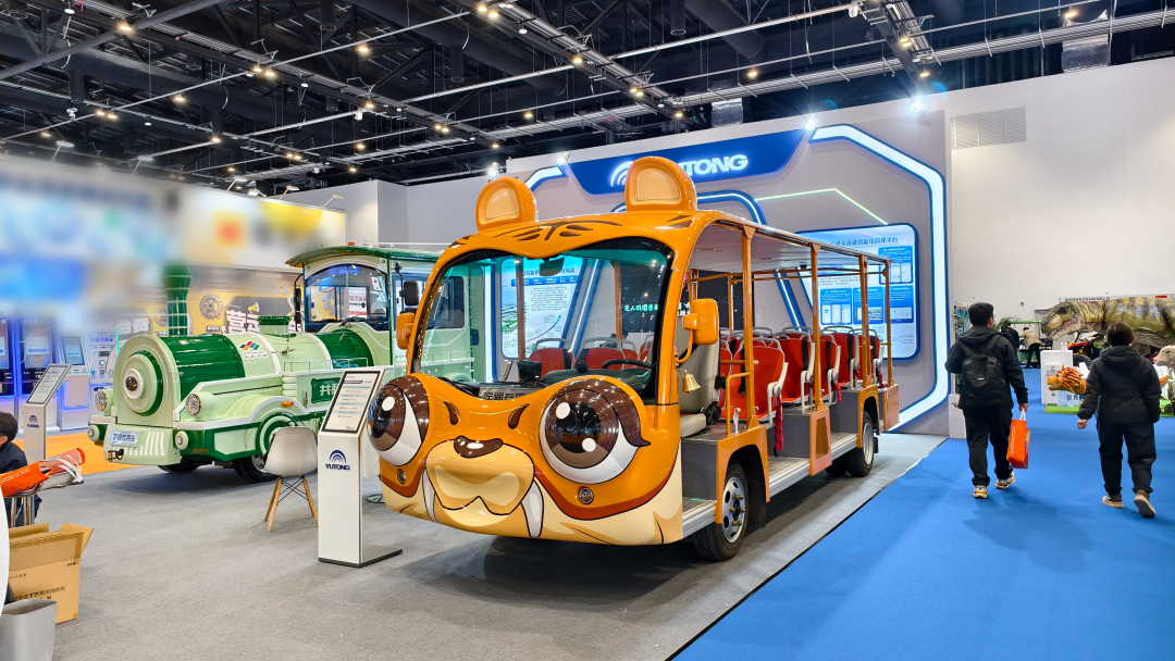 宇通鋰電觀光列車和劍齒虎觀光車亮相北京，以定制化方案賦能景區(qū)升級(jí)