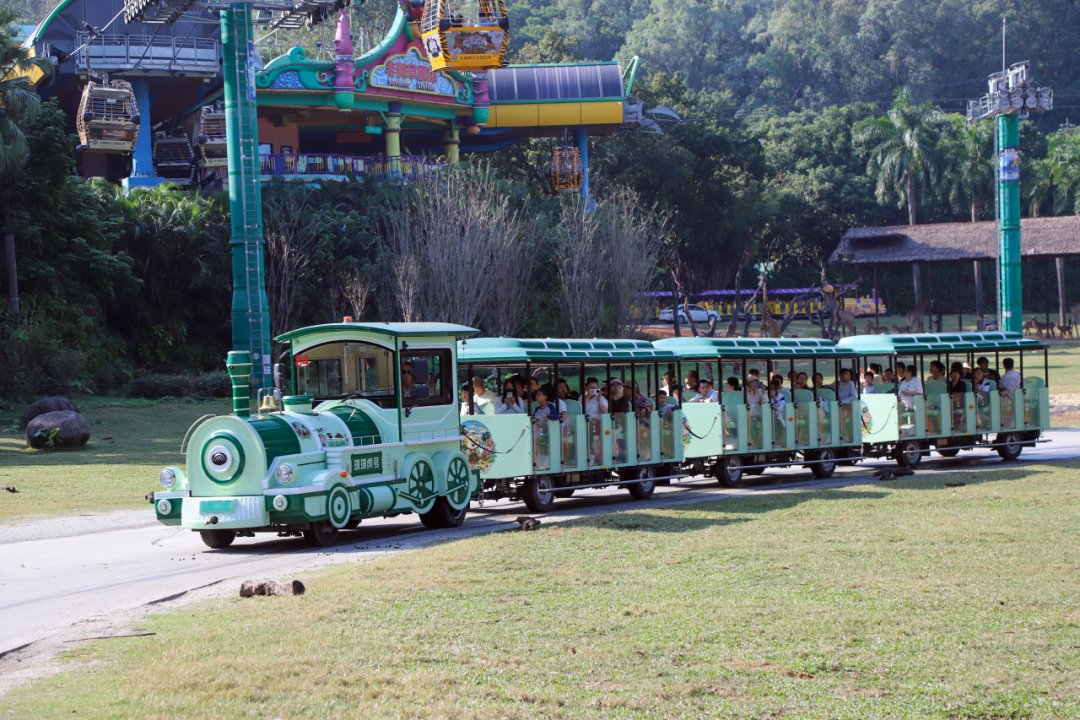 宇通鋰電觀光列車和劍齒虎觀光車亮相北京，以定制化方案賦能景區(qū)升級(jí)